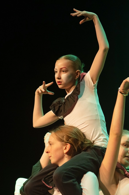 Piger der laver teater 